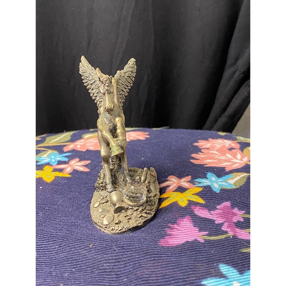 Pewter Pegasus Myth/ Magic Figurine “The Defender of the Crystal” by A G Slocomb - Picture 1 of 12